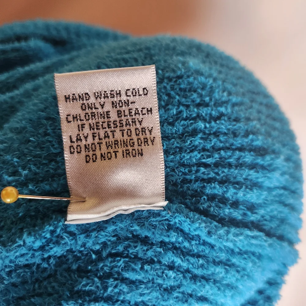 Vibrant Turquoise Long Sleeve V-neck Sweater - Picture 9 of 9